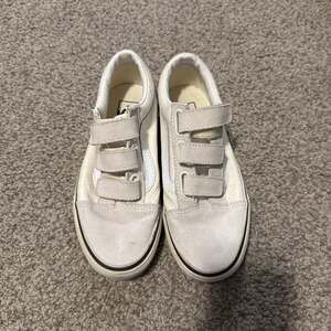 Vans Old Skool V Suede Canvas Velcro Skate Shoes - women’s 6/mens 4.5